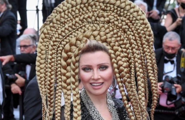 Rusoaica Elena Lenina a uimit cu coafurile şocante la Festivalul de la Cannes