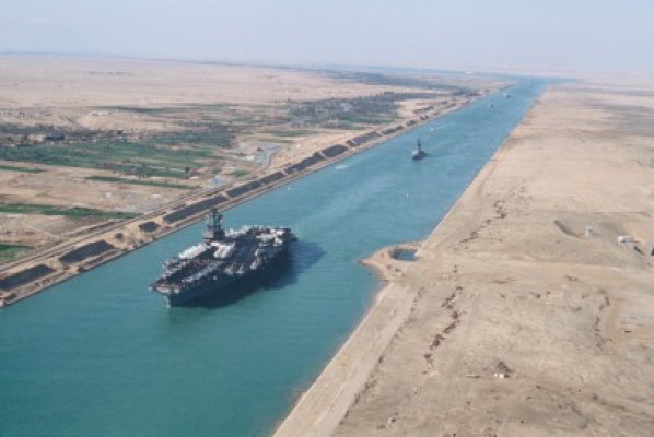 Incident grav în Canalul Suez: remorcher scufundat în urma unei coliziuni cu un petrolier