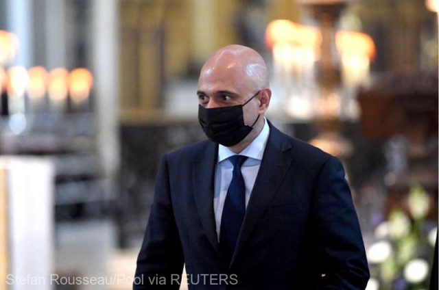 Ministrul britanic al sănătăţii şi-a cerut scuze după ce a îndemnat populaţia să nu se 