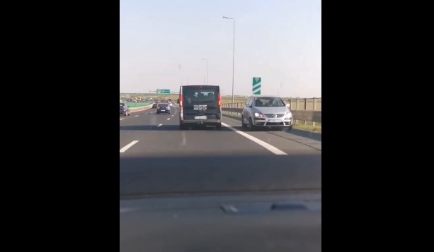 HAOS TOTAL pe A2: Șoferii circulă pe CONTRASENS, PLICTISIȚI de AGLOMERAȚIE! Video