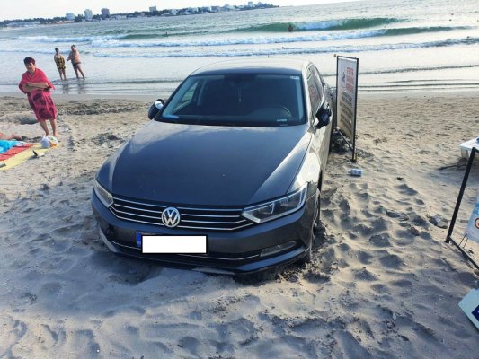 Bucureșteanul care a INTRAT cu MAȘINA pe PLAJĂ este un fost jurnalist! VIDEO