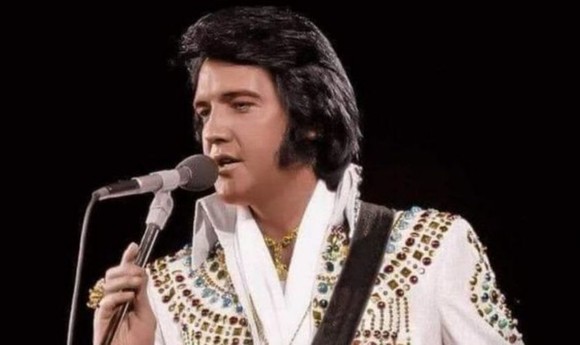 O colecţie de bijuterii care i-au aparţinut lui Elvis Presley, scoasă la licitaţie cu sprijinul Priscillei Presley