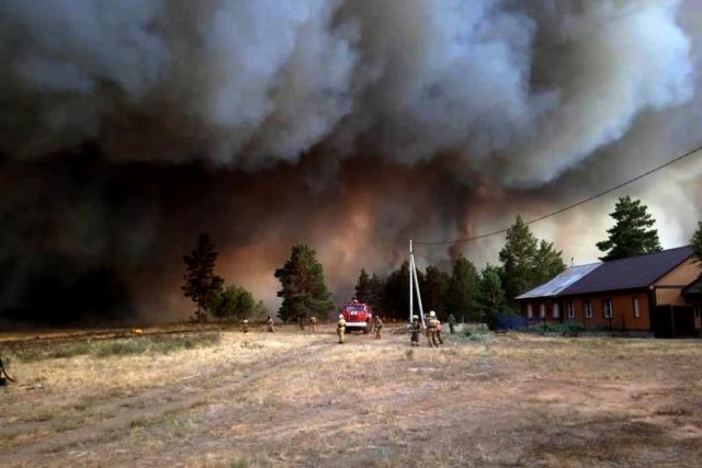 Peste 50 de sate din estul Rusiei, afectate de un fum toxic degajat de incendiile forestiere violente