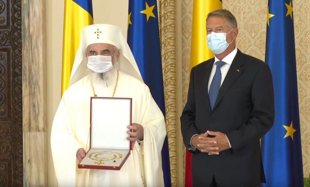 Patriarhul Daniel, decorat de preşedintele Iohannis cu Ordinul Naţional 