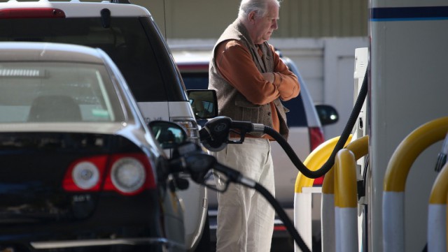 Consiliul Concurenței anchetează de ce s-au scumpit atât de mult carburanții auto