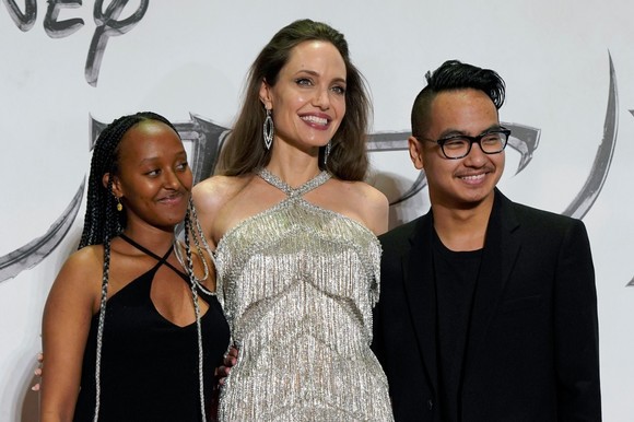 Angelina Jolie are un fiu furat?