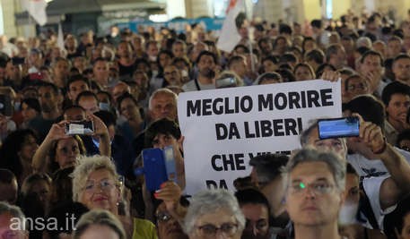 Italia: Manifestaţii împotriva paşaportului sanitar