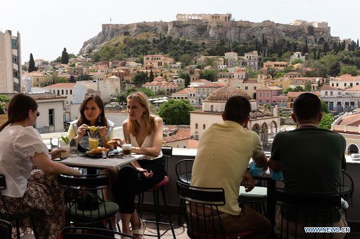 Grecia obligă tot personalul nevaccinat din turism să se testeze regulat