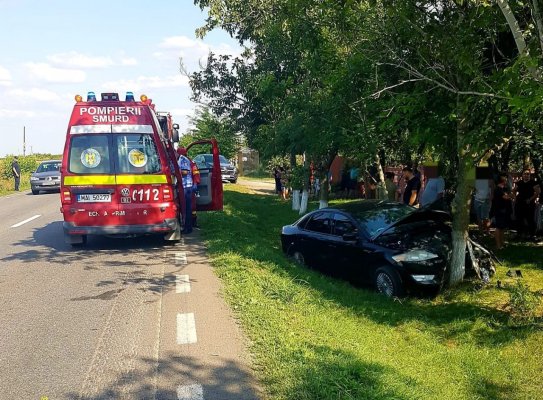 Alt ACCIDENT RUTIER pe DN2. A intrat cu MAȘINA în COPAC
