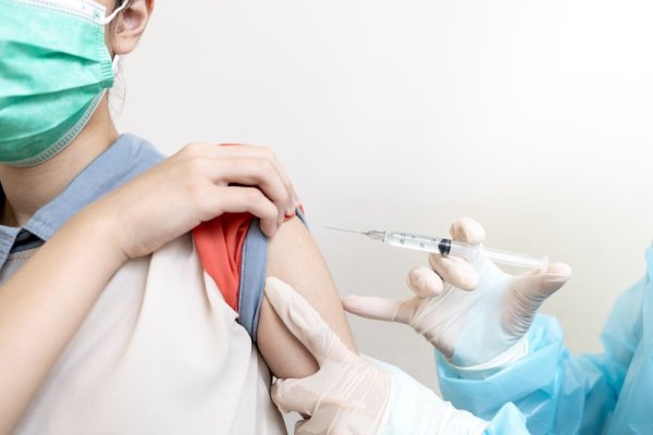 Gheorghiţă: Din 2 august, persoanele cu vârsta între 12 şi 17 ani se pot vaccina cu ser de la Moderna
