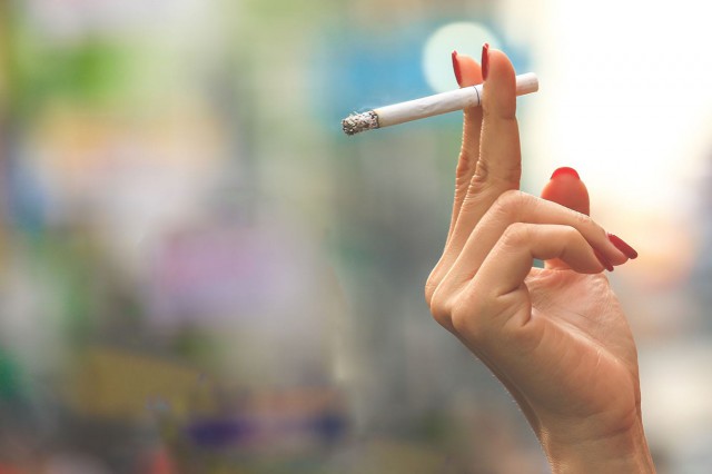 Studiu: Efectele fumatului la femei: risc mai mare de a dezvolta demență