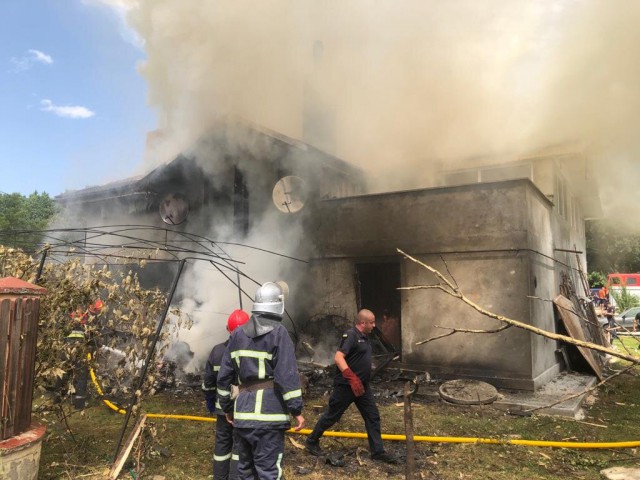 Patru morţi, dintre care trei americani, în urma prăbuşirii unui avion, în Ucraina