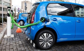 Mașinile electrice vor avea numere de înmatriculare diferite, iar proprietarii vor beneficia de facilități