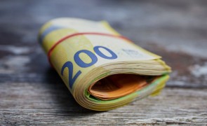 Amenzi usturătoare pentru persoanele care nu declară numerar de peste 10.000 euro în vamă