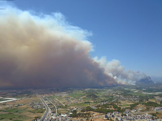 Incendii în zone foarte populate, în Turcia. Turist român: „Hotelurile au fost evacuate, intervin zeci de elicoptere”