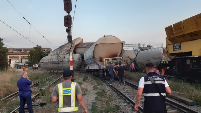 ACCIDENT FEROVIAR, pe linia Bucureşti – Constanţa: Două TRENURI s-au CIOCNIT, la Fetești! Mecanicul de locomotivă era BĂUT