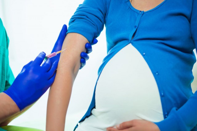Marea Britanie: Femeile însărcinate, încurajate să se vaccineze, din cauza riscurilor generate de varianta Delta