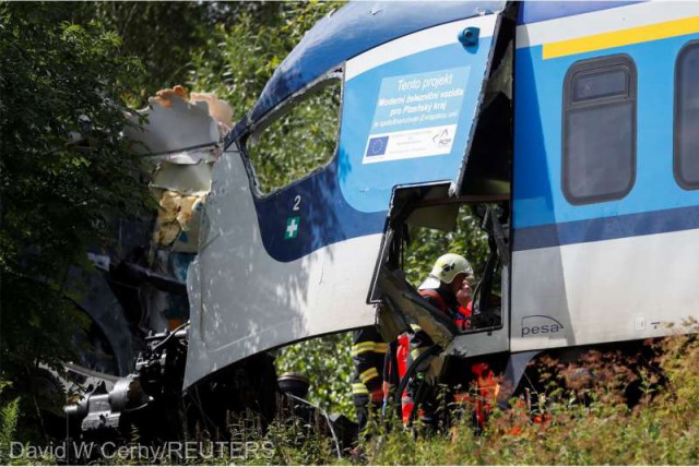 Cel puţin doi morţi în coliziunea a două trenuri în vestul Cehiei