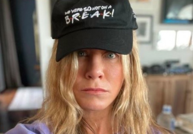 Jennifer Aniston nu mănâncă decât un singur chips de frică să nu-și strice silueta