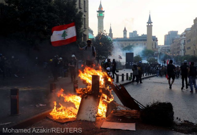 Liban: Ciocniri între poliţişti şi manifestanţi în apropiere de Parlamentul din Beirut soldate cu zeci de răniţi