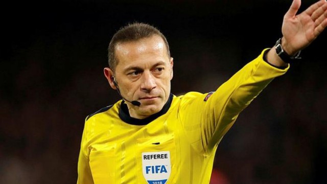 Fotbal: Cuneyt Cakir va arbitra meciul Young Boys - CFR Cluj