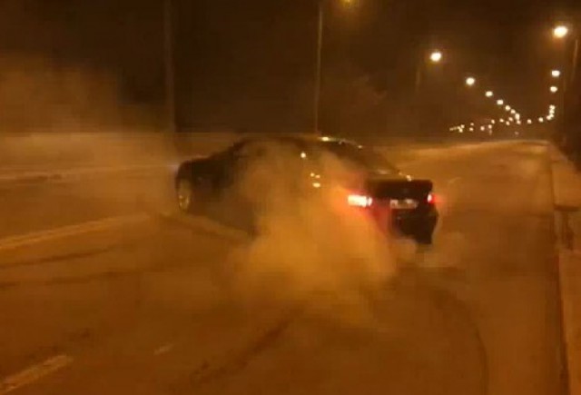 PRINS la DRIFTURI, a spus că a ALUNECAT din cauza NOROIULUI!