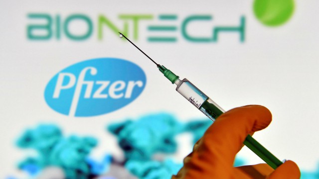 Șeful BioNTech: Adaptarea vaccinului Pfizer la noile variante de COVID nu este 'deocamdată' necesară