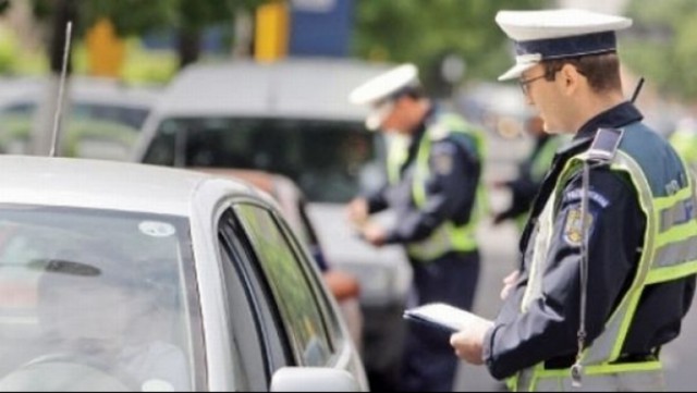 Un POLIȚIST a fost CONDAMNAT pentru că a IERTAT un șofer FĂRĂ permis