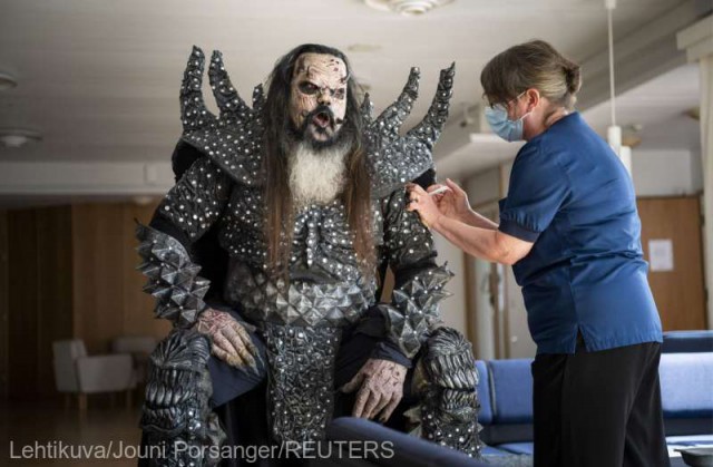 Coronavirus: Solistul trupei Lordi, care a câştigat Eurovision 2006, vaccinat în timp ce purta un costum de monstru