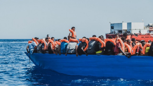 Amnesty International cere scoaterea de sub incidenţa penală a salvărilor de pe mare