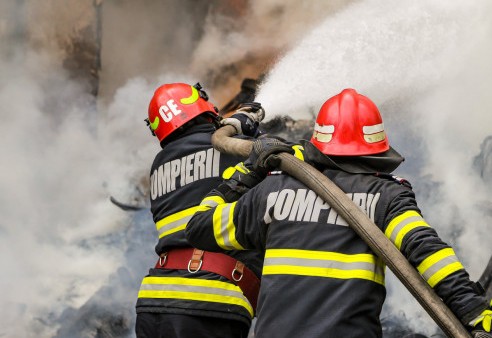 INCENDIU într-o LOCUINȚĂ din cartierul PALAS