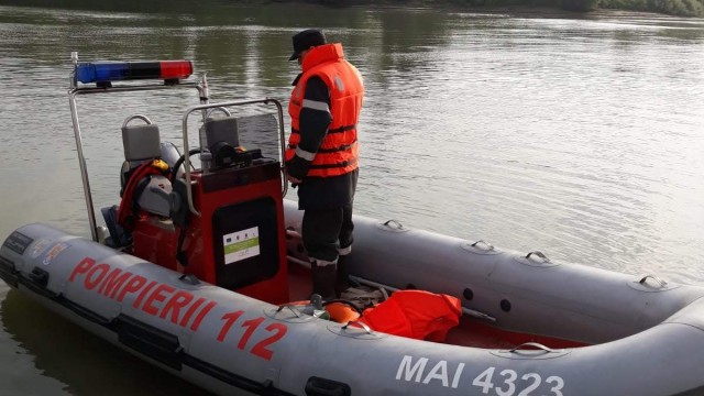 ALERTĂ! Două persoane aflate în LARG, pe o barcă, ÎN PERICOL