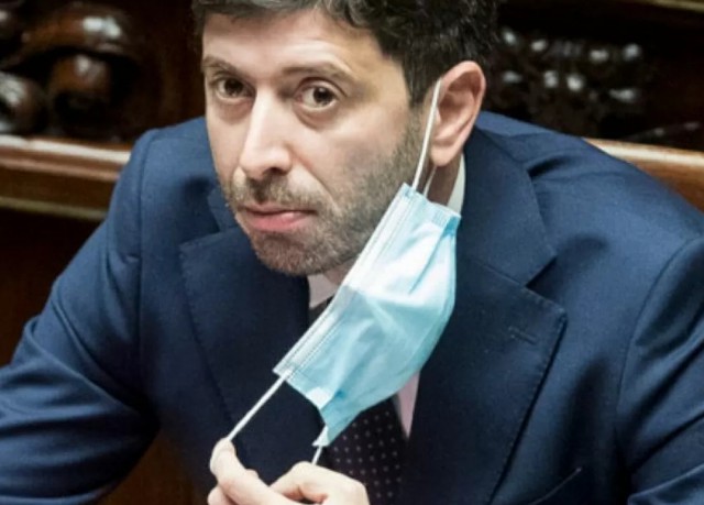Italia înăspreşte reglementările privind coronavirusul pentru profesori şi pe trenuri