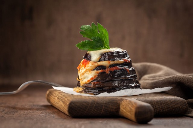 Tartă de vinete și roșii - rețeta aperitivului perfect!