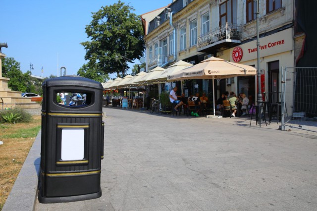 Primăria Constanţa a montat noile coşuri de gunoi