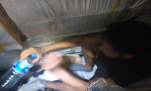DOI CETĂŢENI AFGANI, depistaţi la FRONTIERĂ, ascunşi într-un AUTOCAMION