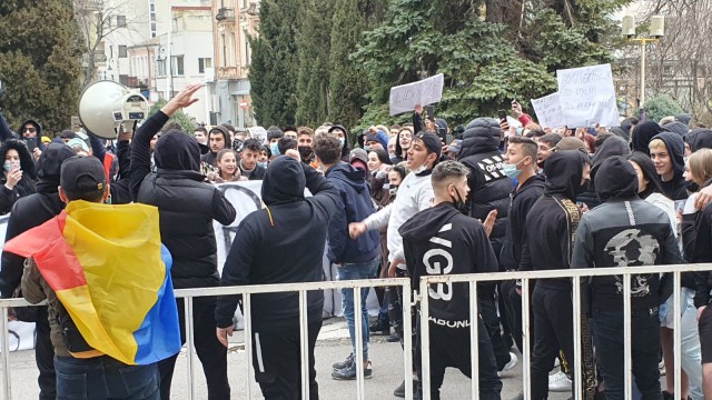 Cum a vrut să scape un bărbat de AMENDA primită pentru că a fost la PROTEST