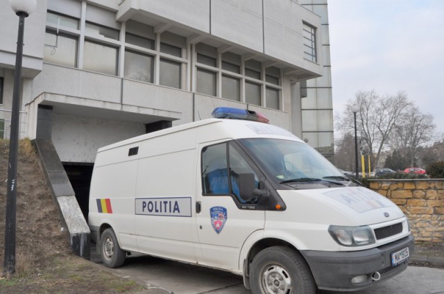 MINORĂ de 15 ani, TÂLHĂRITĂ și AMENINȚATĂ, în zona City. FĂPTAȘUL a fost ARESTAT PREVENITV