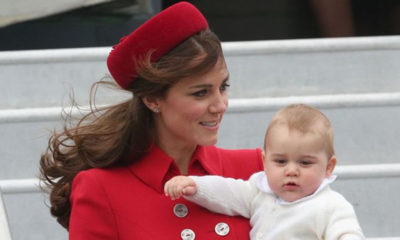 De ce i s-a plâns Kate Middleton Reginei Elisabeta după naşterea Prinţului George?