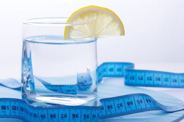 Câtă apă trebuie să bei în funcție de dieta pe care o ții