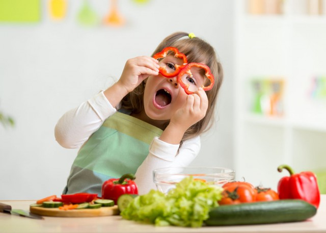 Cum îți faci copilul să mănânce mai multe legume?