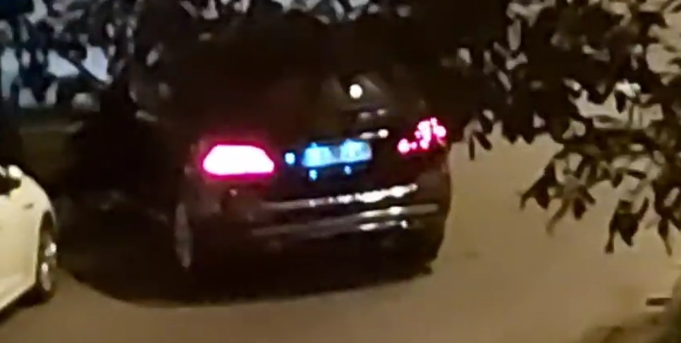 SERENADĂ în miez de noapte, într-o INTERSECȚIE din Constanța. VIDEO