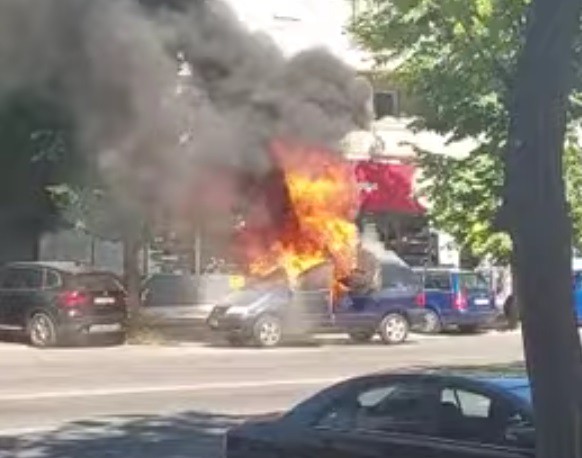 O MAŞINĂ s-a făcut SCRUM, pe bulevardul TOMIS. VIDEO