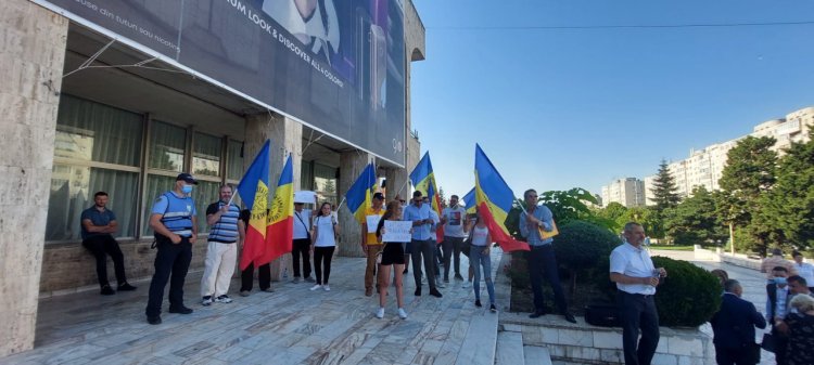 ELEVII din Constanța, PROTEST în fața Ministerului Finanțelor