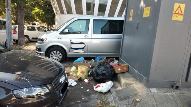 AMENZI usturătoare pentru aruncarea GUNOIULUI pe domeniul public, aplicate de polițiștii locali