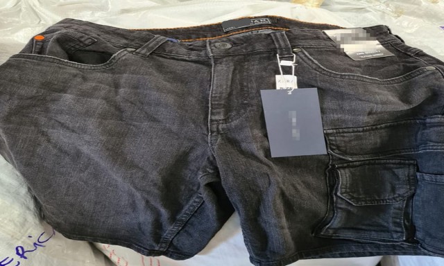 Mii de produse vestimentare susceptibile a fi contrafăcute, depistate în Portul Constanța