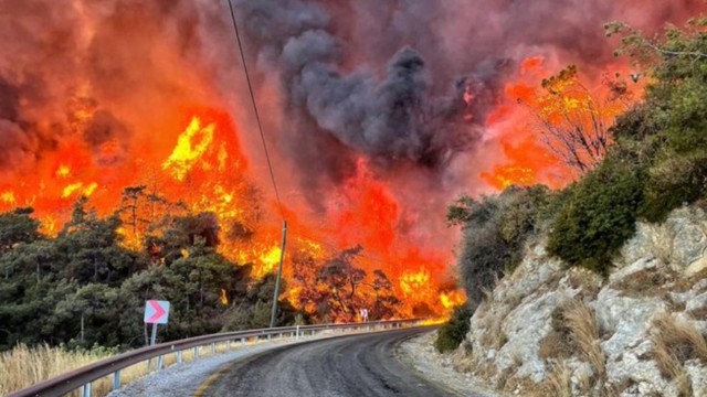 Incendii în Europa: UE a suplimentat în ultimele zile ajutorul pentru Grecia, Albania, Macedonia de Nord şi Turcia