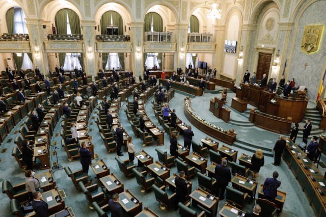 Mărirea indemnizaţiilor pentru demnitarii şi aleşii locali, proiect aprobat de Senat