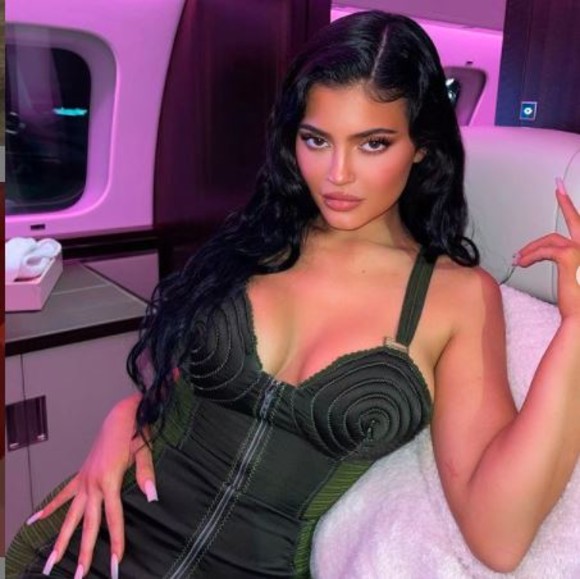 Kylie Jenner dezvăluie ce mănâncă de arată așa de bine