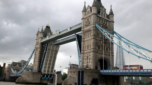 Marea Britanie: Tower Bridge din Londra se blochează pentru a doua oară într-un an
